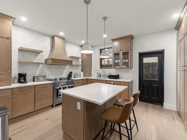 10 Hausman Street image 2 of 30