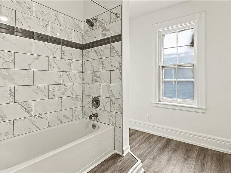 469 Alexander St — Photo 7