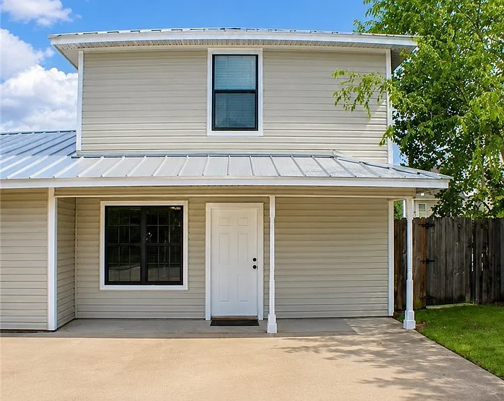 405 Live Oak St #B — Photo 1