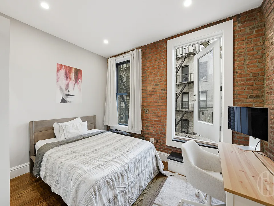 113 Christopher St #12