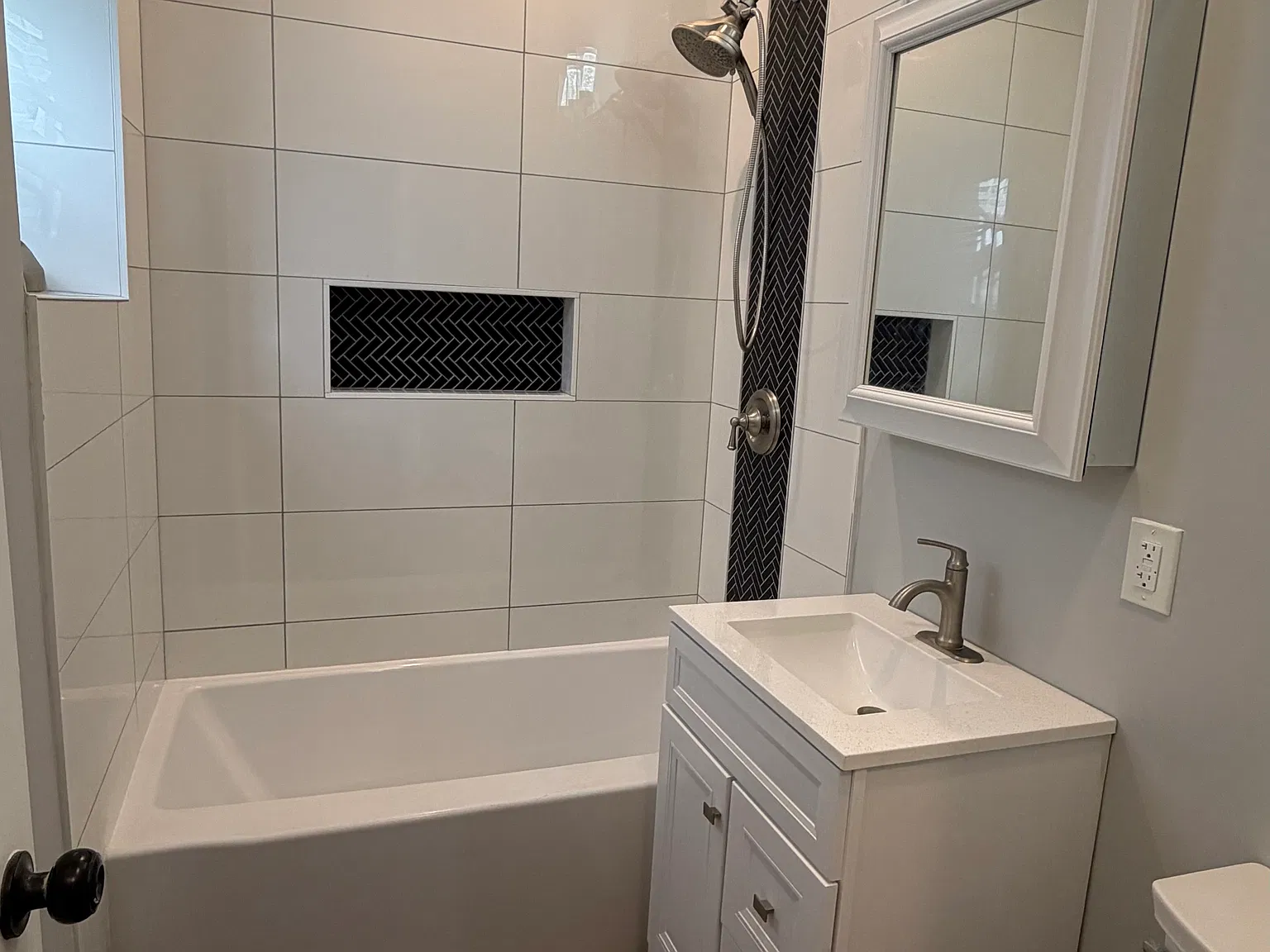 2 bed, 1208 sqft, $1,995 — Photo 2
