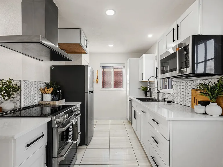 4535 Vallejo St — Photo 4