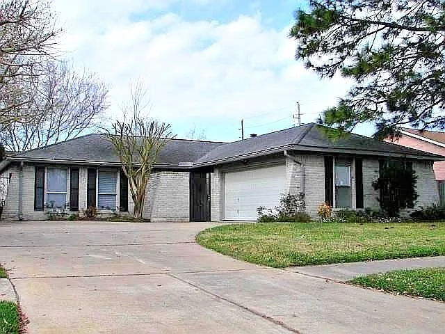 310 Gentilly Dr — Photo 1