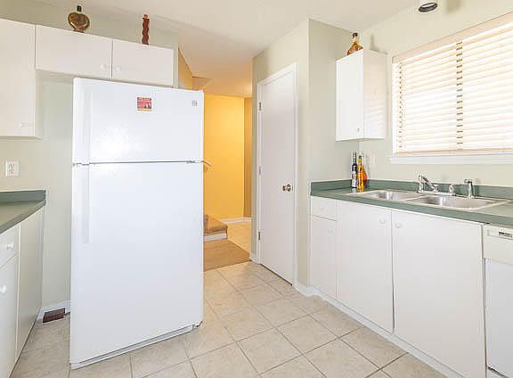 4th image of 205 Sharon Ct