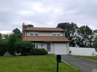 66 Mercury Ave, East Patchogue, NY 11772