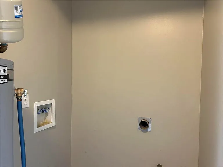 506 Seville Dr — Photo 30