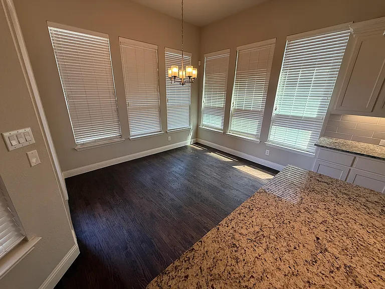 1101 Prairie Ridge Ln — Photo 12