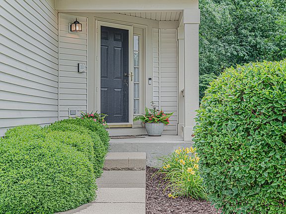 3rd image of 1153 N Oakwood Dr