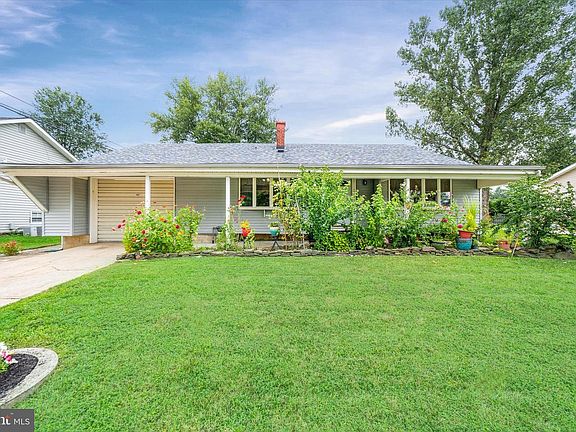 3rd image of 42 Lynch Farm Dr