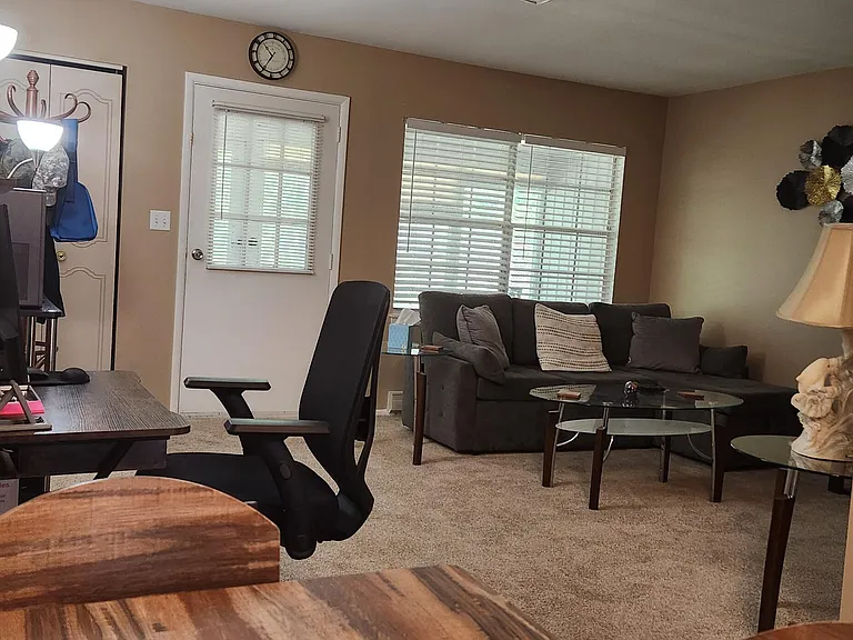 1034B Aberdeen Dr — Photo 2