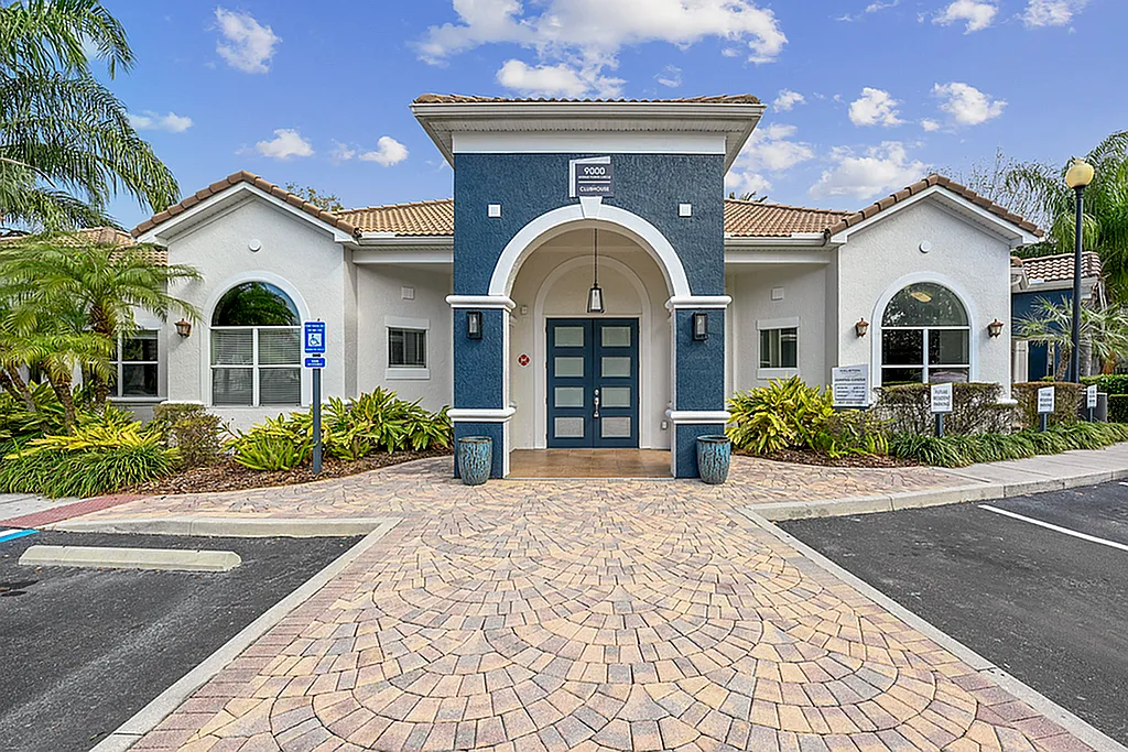 Halston World Gateway Apartment Homes — Photo 1