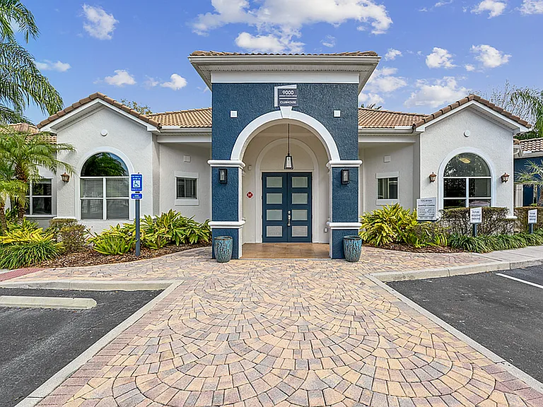 Halston World Gateway Apartment Homes — Photo 1