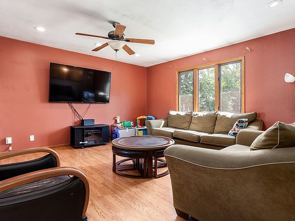 4th image of 932 Colonial Dr