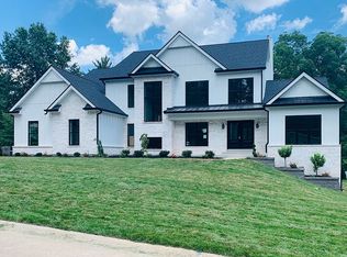 11815 Point Oak Dr, Saint Louis, MO 63131