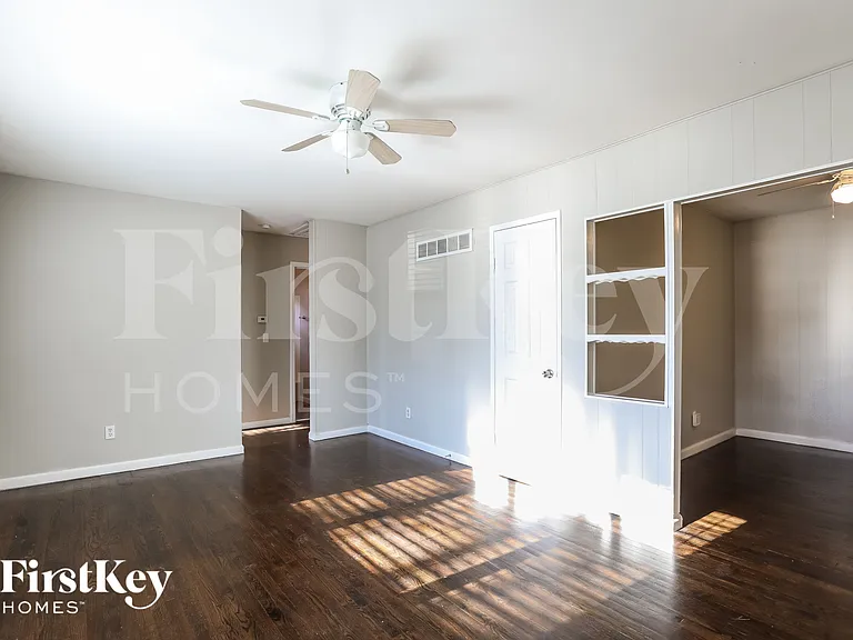 5128 N Palmer Ave — Photo 3