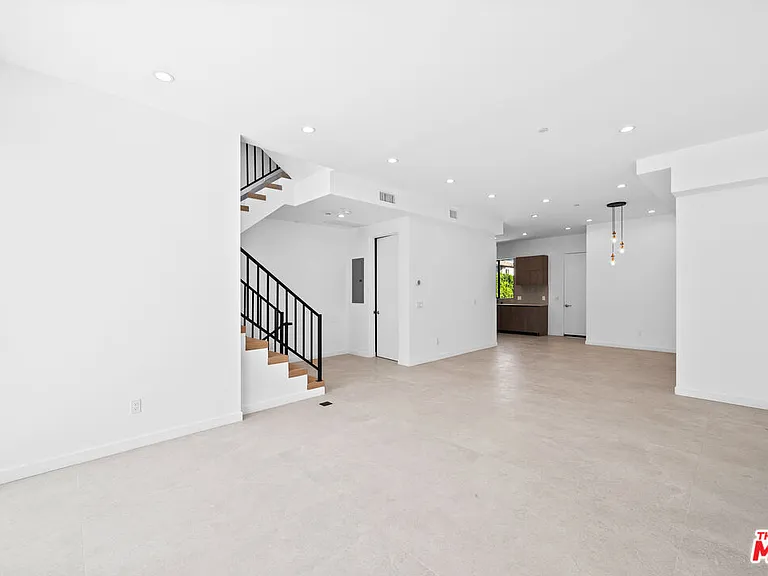 307 N Wilton Pl #101 — Photo 2