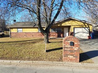 1004 Jo Lynn St, Siloam Springs, AR 72761