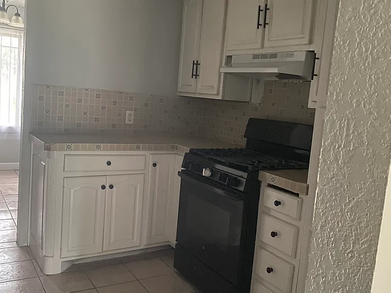 809 W 24th St — Photo 5