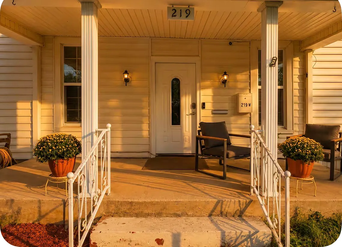 5 bed, 1881 sqft, $3,950 — Photo 2