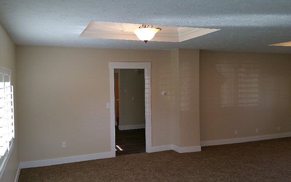 4th image of 225 W 3 S