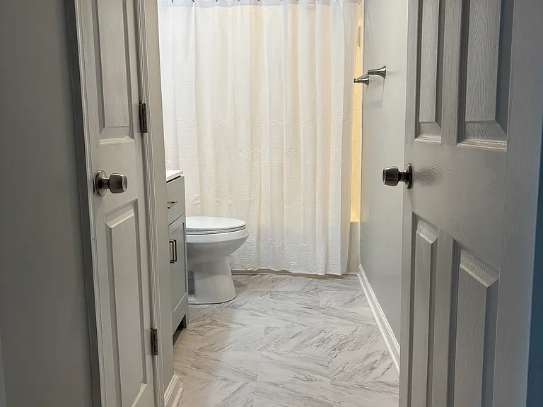 910 Jessicas Ln — Photo 10