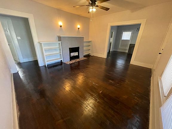 3rd image of 702 E Evergreen Ct