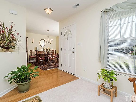 5th image of 108 Knightwood Dr