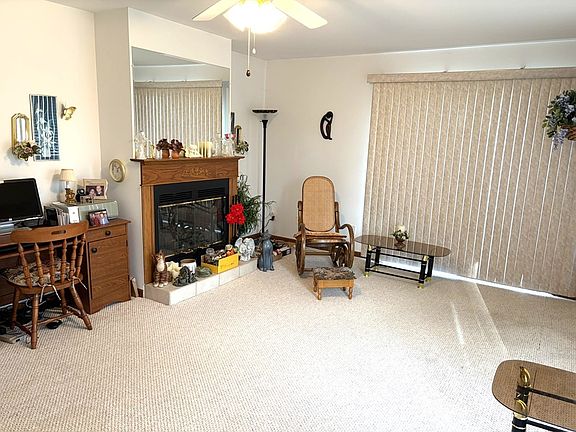 2nd image of 1004 Meadow Ln