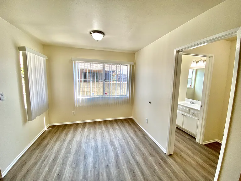 553 W 22nd St #2 — Photo 11