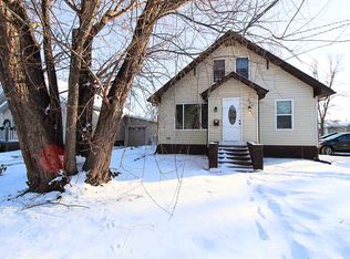 823 6th Ave NW, Minot, ND 58703