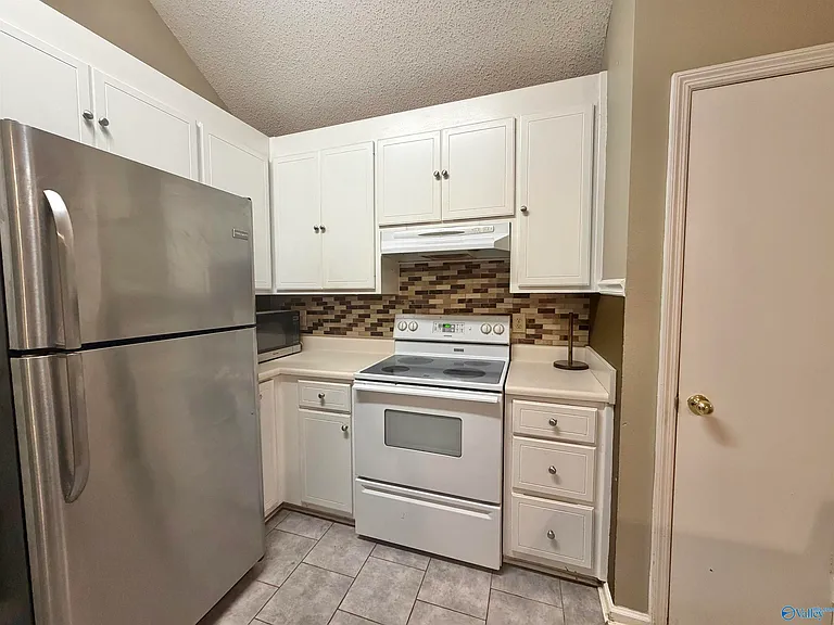 105 Sugarwood Ct — Photo 9