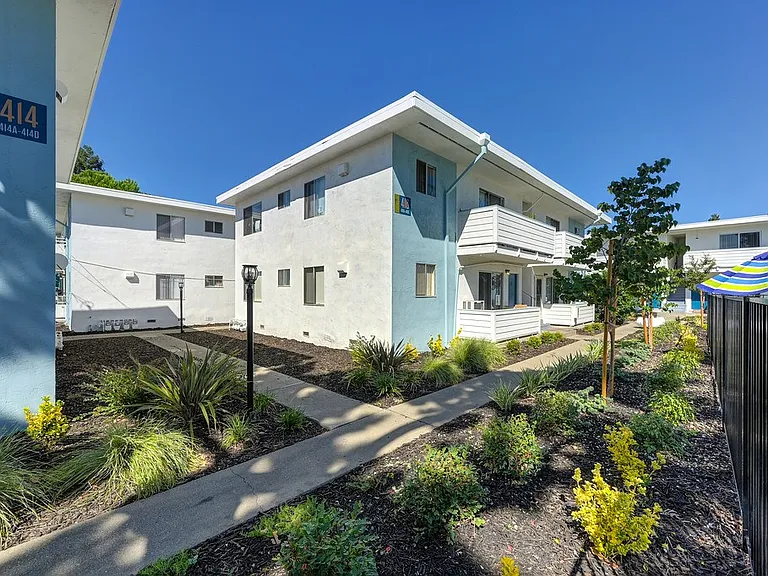 The Camellia on Buck | Exterior