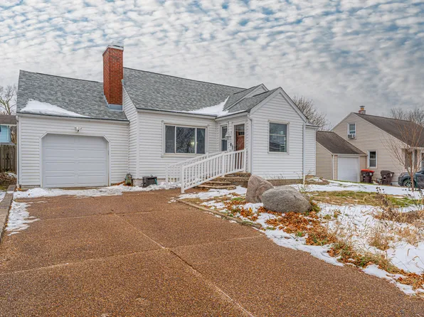 205 E Park St, Danvers, IL 61732