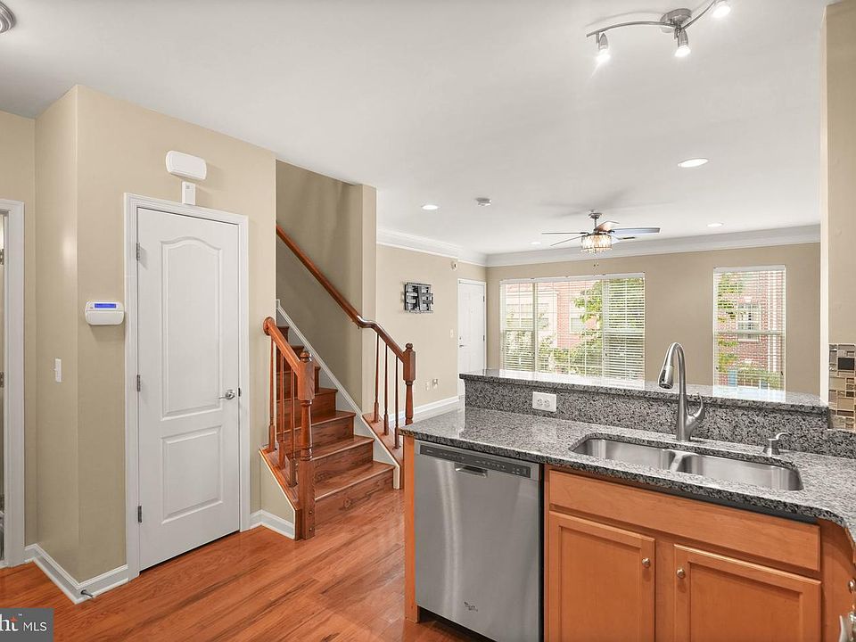1st image of 2331 Kew Gardens Dr