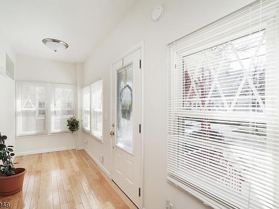 4th image of 151 Dalton St