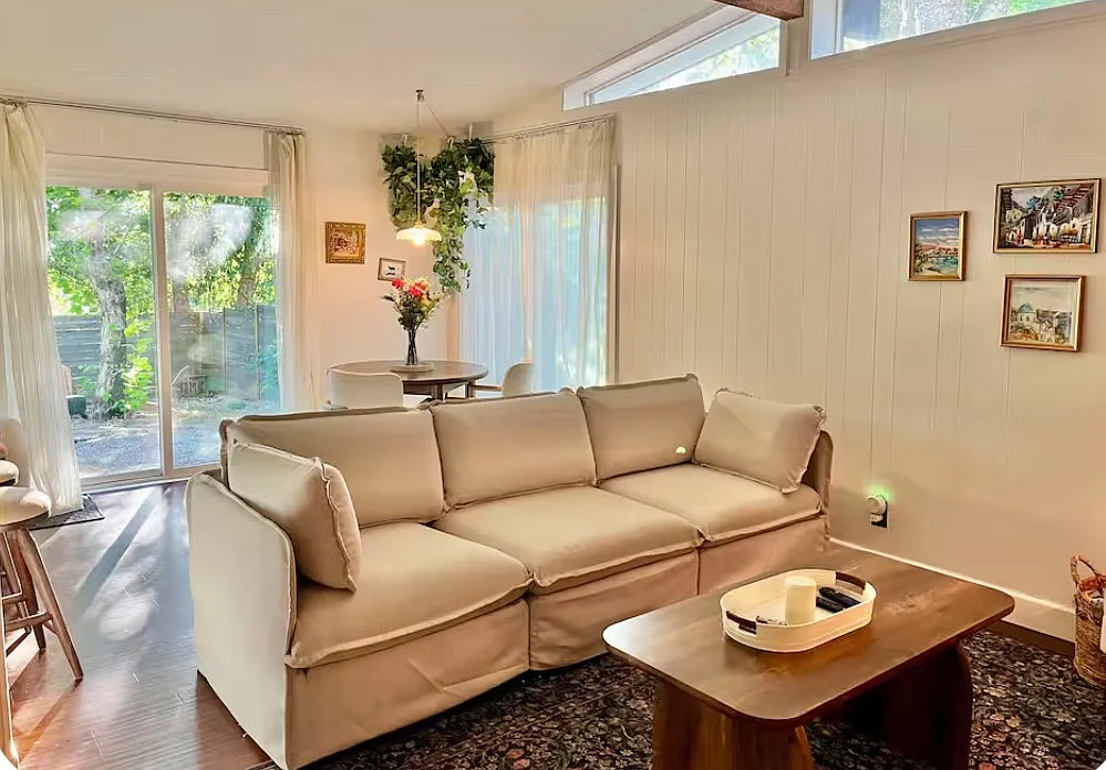 2 bed, 782 sqft, $2,300 — Photo 1