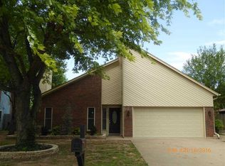 2508 NE Kingsbriar Pl, Lawton, OK 73507