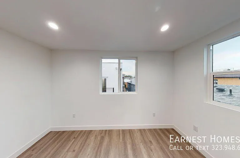 2219 1/2 W Court St — Photo 14