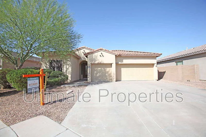 3 bed, 2.0 bath, 1942 sqft, $2,095 — Photo 2
