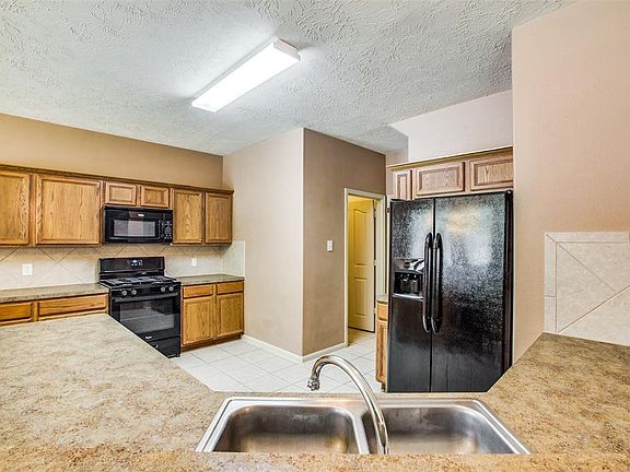 3rd image of 1022 Summer Park Blvd