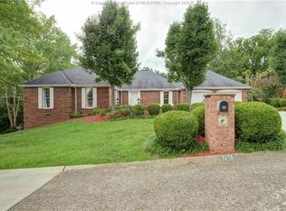 60 Summit Ridge Rd, Hurricane, WV 25526