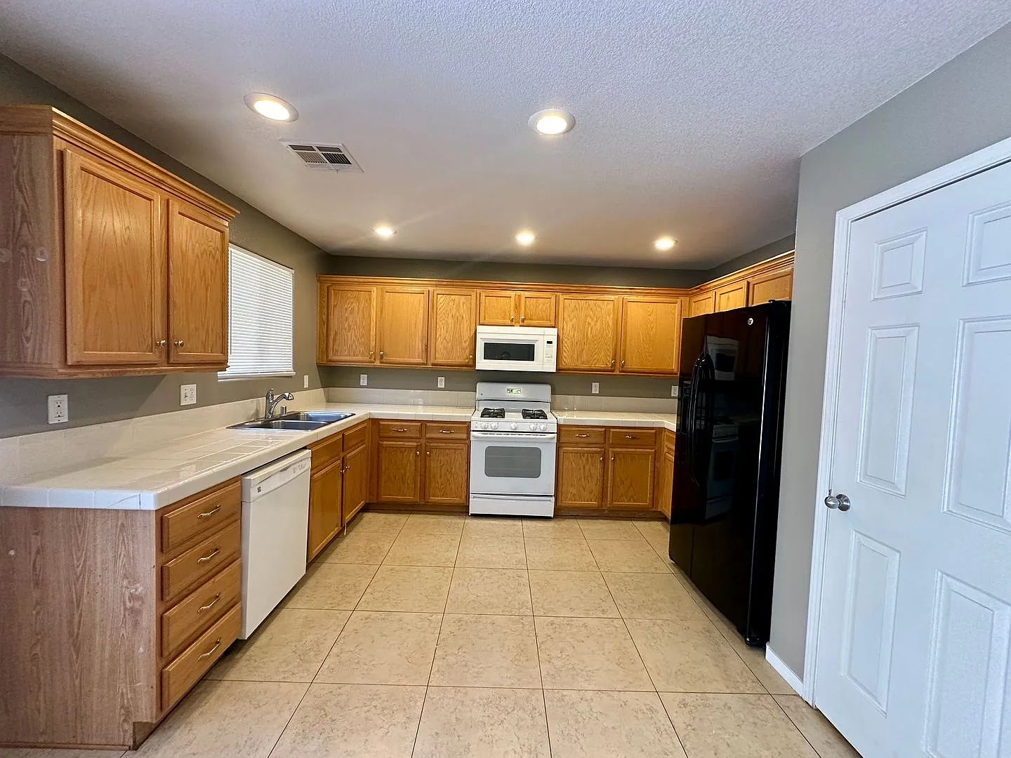 9362 Boulder Opal Avenue, Las Vegas, Nevada 89148 — Photo 4