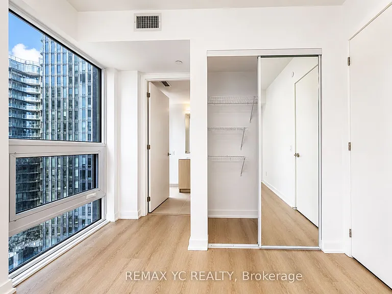 100 Queen St E #2515 — Photo 13