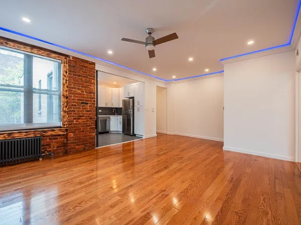 212 East Tremont Avenue image 2 of 22