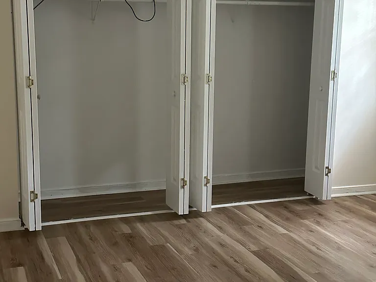 404 Hickorywood Cir — Photo 2