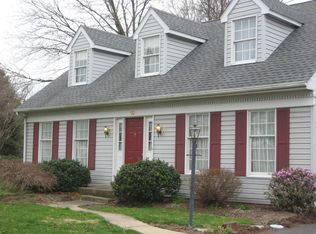 10 Center Square Rd, Leola, PA 17540