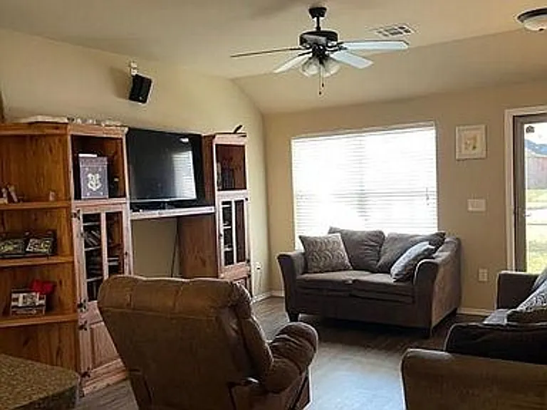 629 E Linden Ln — Photo 6