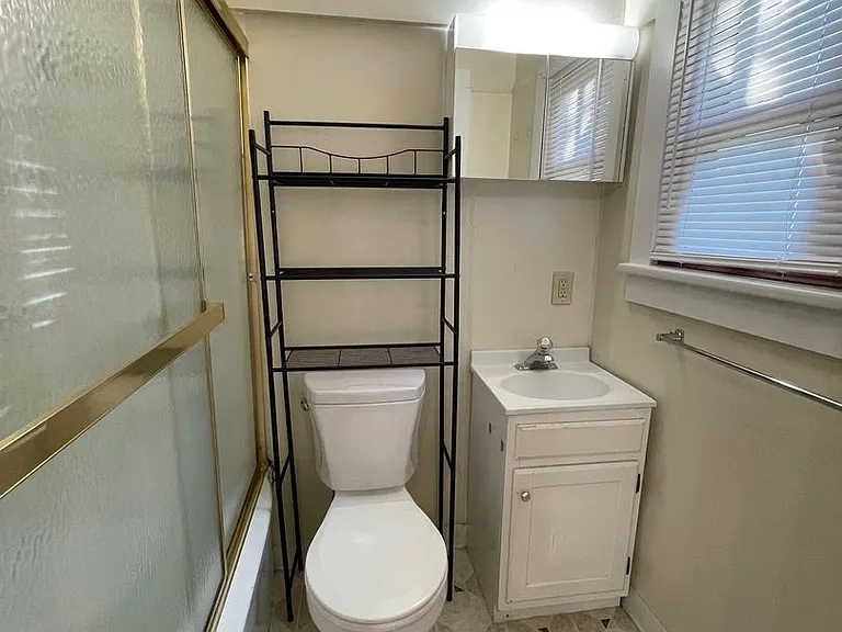 1127 Market St — Photo 14