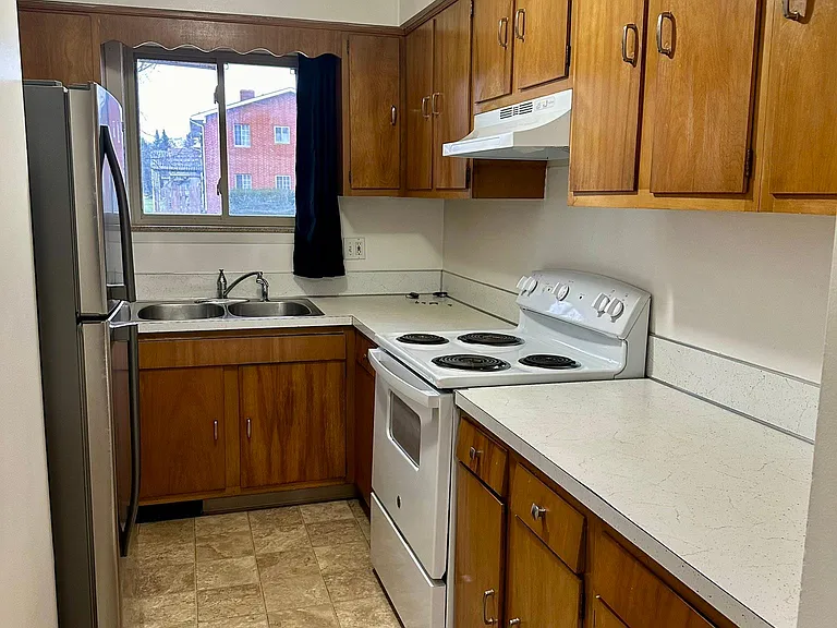 2099 Fabian Dr — Photo 4
