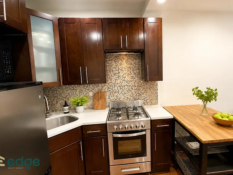 143 N 8th St #2L — Photo 3